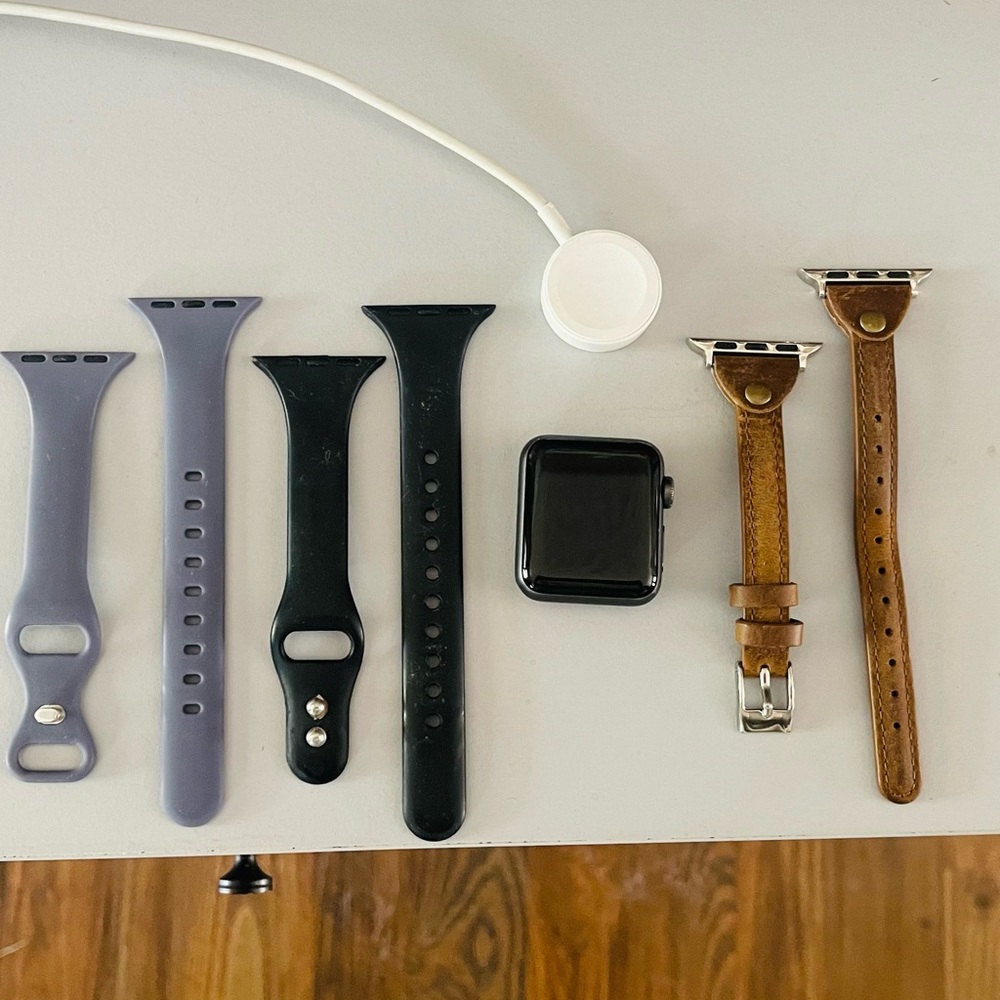 Apple Watch Series 3 + Bands/Charger